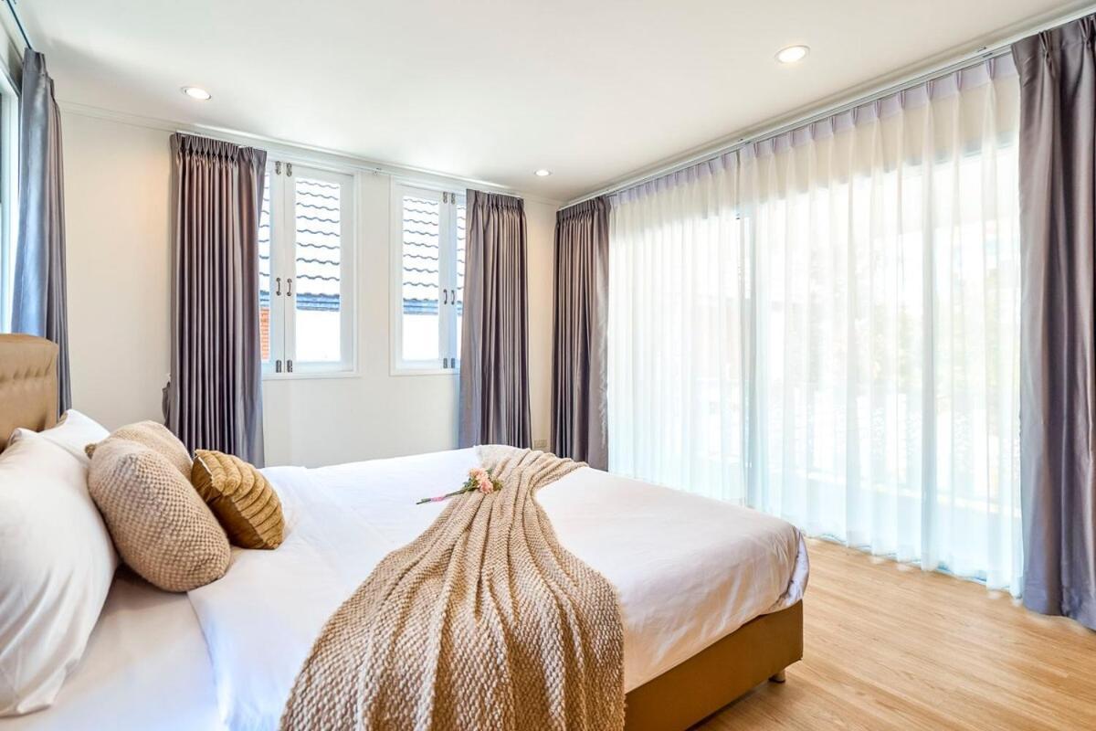 Luxurious Oasis In Heart Of By Night Bazaar Villa