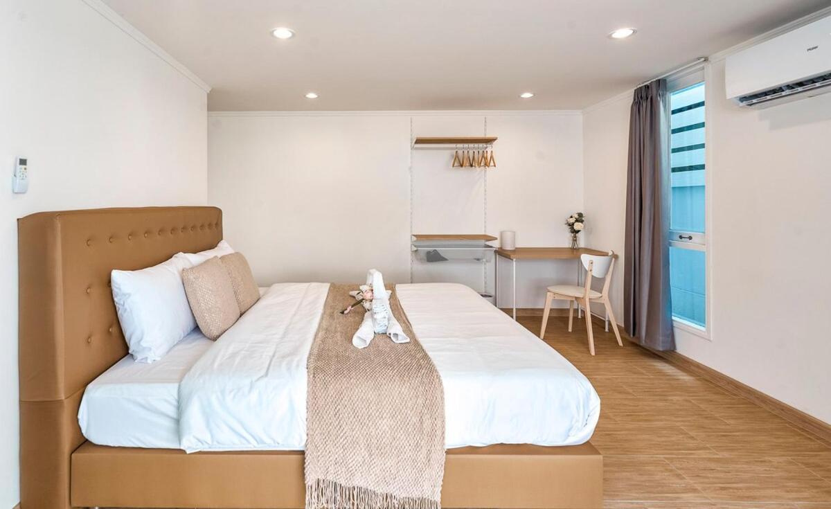 Luxurious Oasis In Heart Of By Night Bazaar