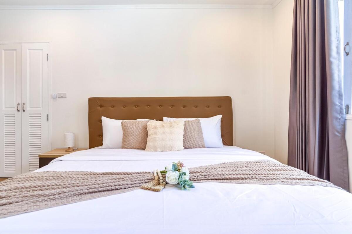 Luxurious Oasis In Heart Of By Night Bazaar Villa