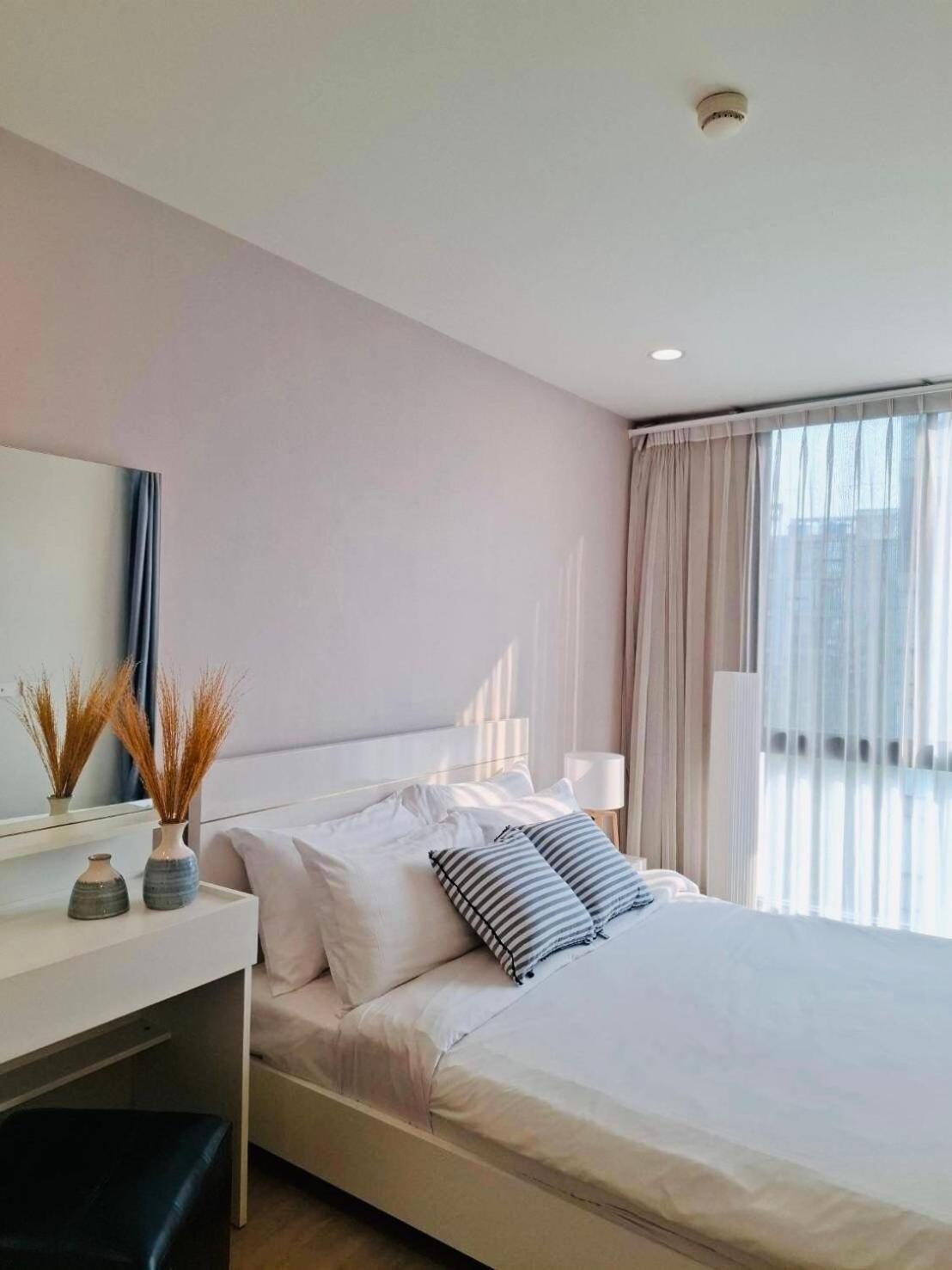 Modern Condo In Nimman P605 By Pimolplace *