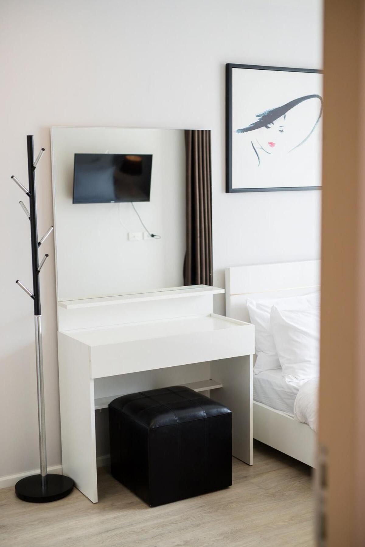 Modern Condo In Nimman P608 By Pimolplace *