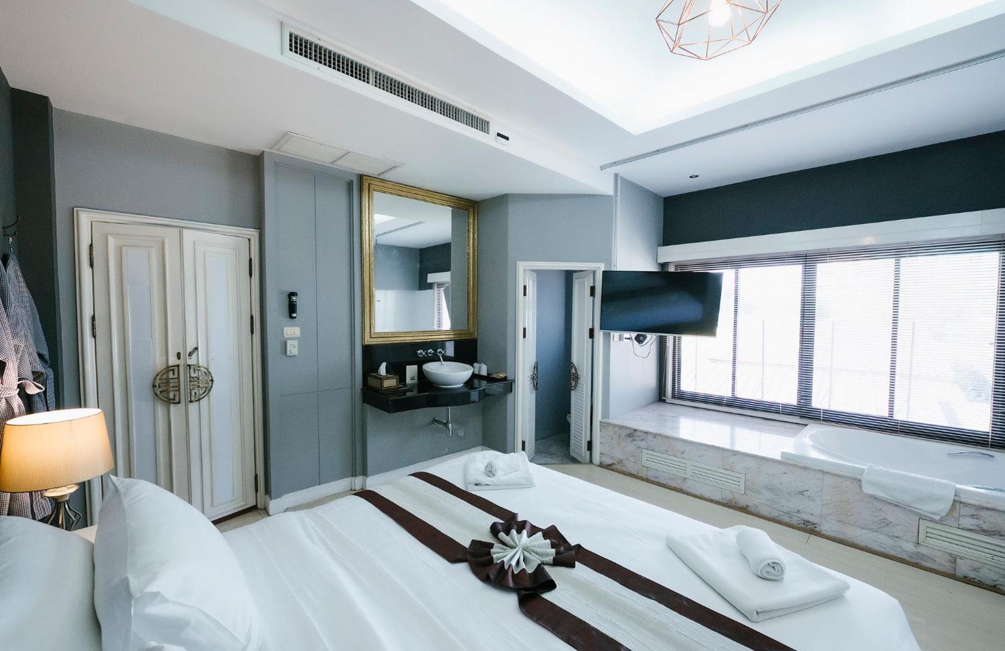 La Seine Resort, Resort