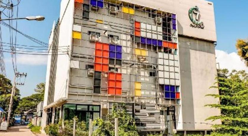 Oyo 412 7 Days Hotel 3*