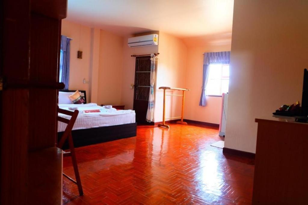 Oyo 769 Ban Thassanee Hotel 2*