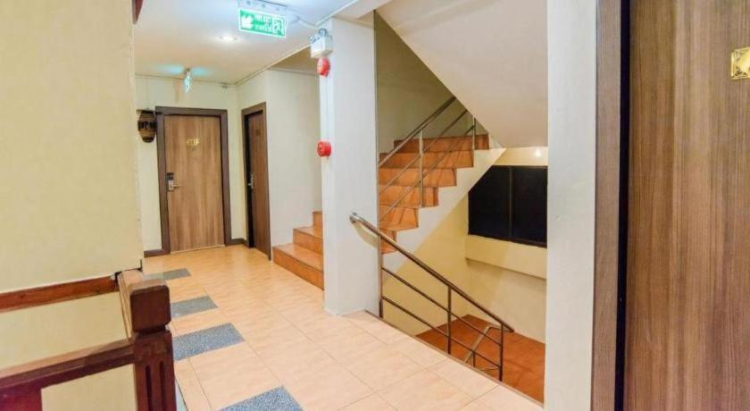 B2 Airport Boutique & Budget
