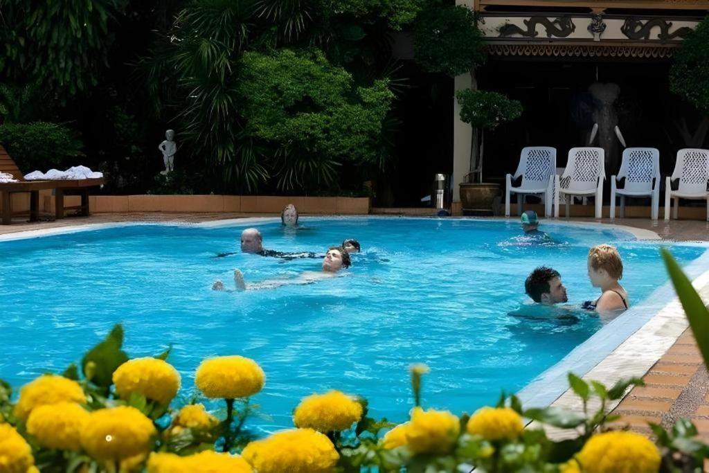 Hotel Collection O Khu Mueang Near Tha Phae Gate Formerly Lai Thai 2*