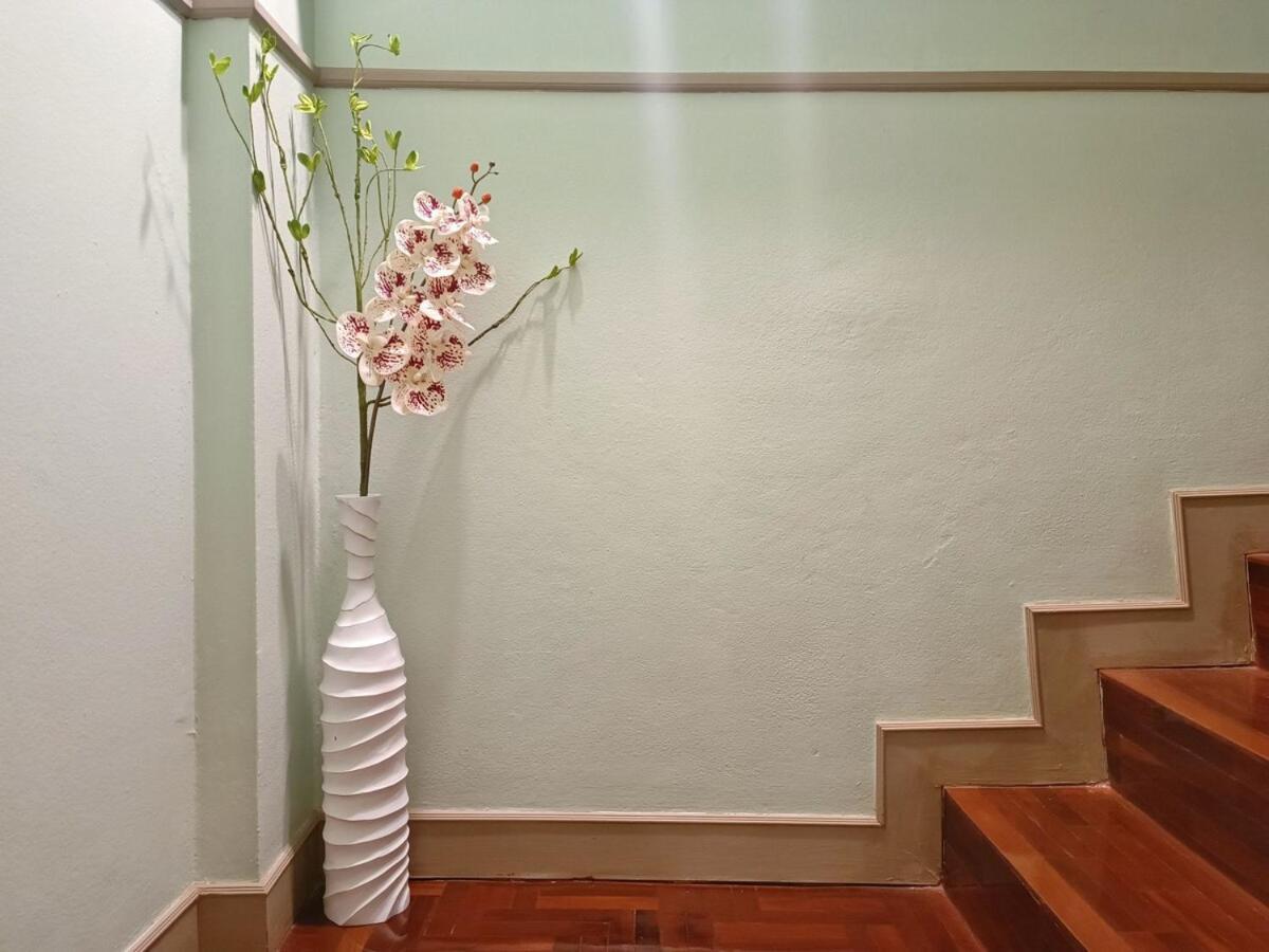 5 Mins Walk To Night Bazaar, 3 Bedrooms, 3 Bathrooms, With Garden, A Quiet Dreamy In The Middle Of The Apartment *