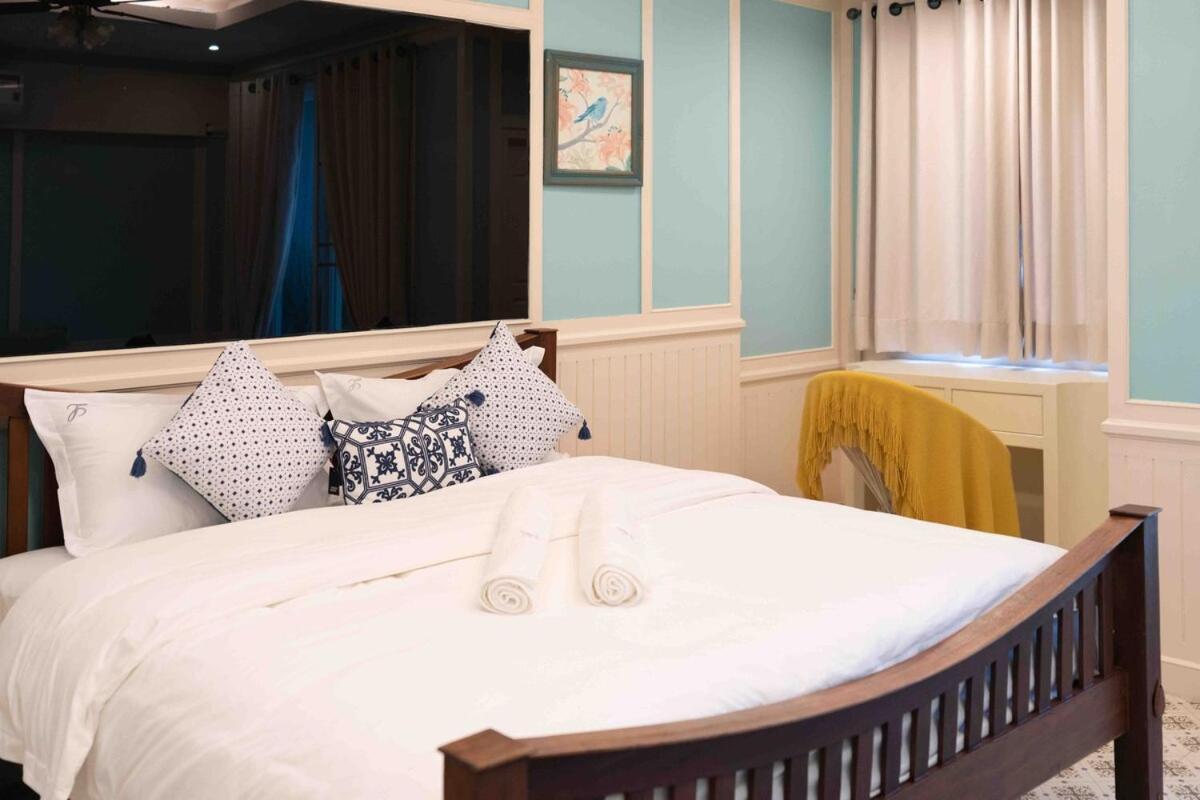 5 Mins Walk To Night Bazaar, 3 Bedrooms, 3 Bathrooms, With Garden, A Quiet Dreamy In The Middle Of The *