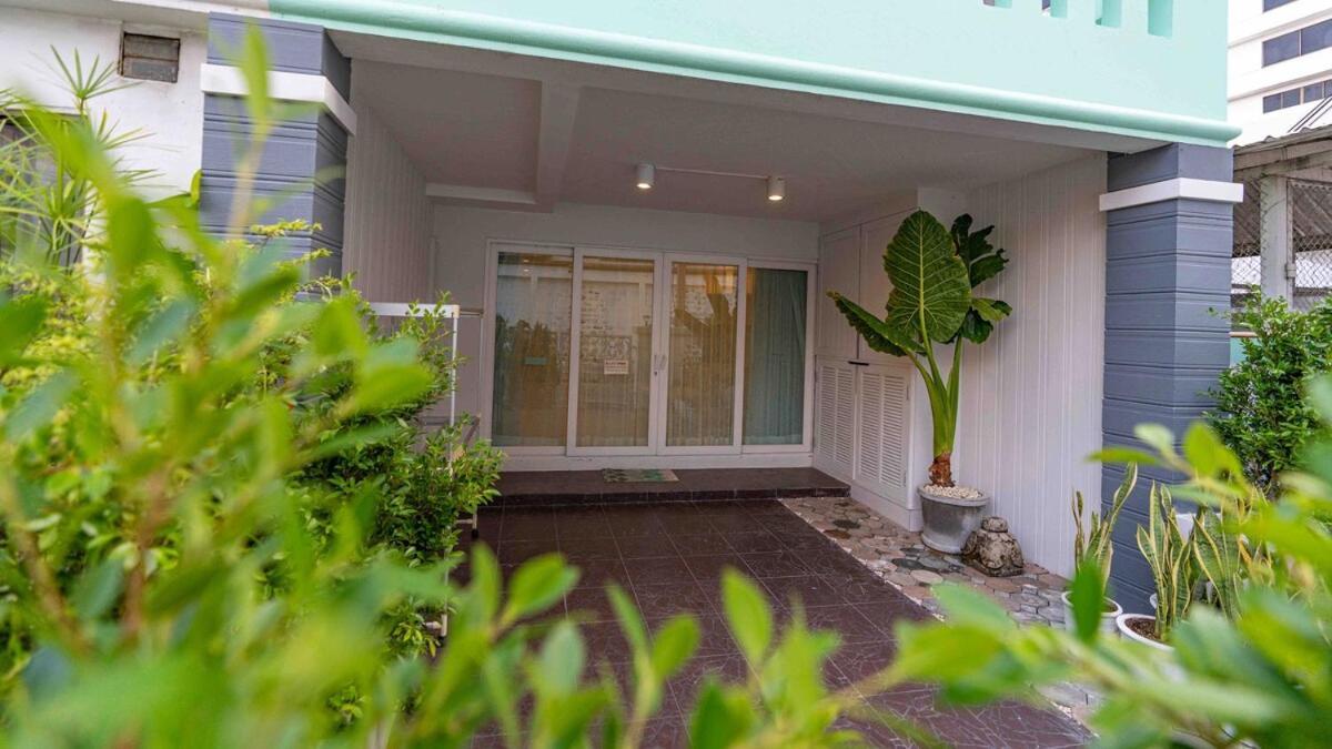 5 Mins Walk To Night Bazaar, 3 Bedrooms, 3 Bathrooms, With Garden, A Quiet Dreamy In The Middle Of The *