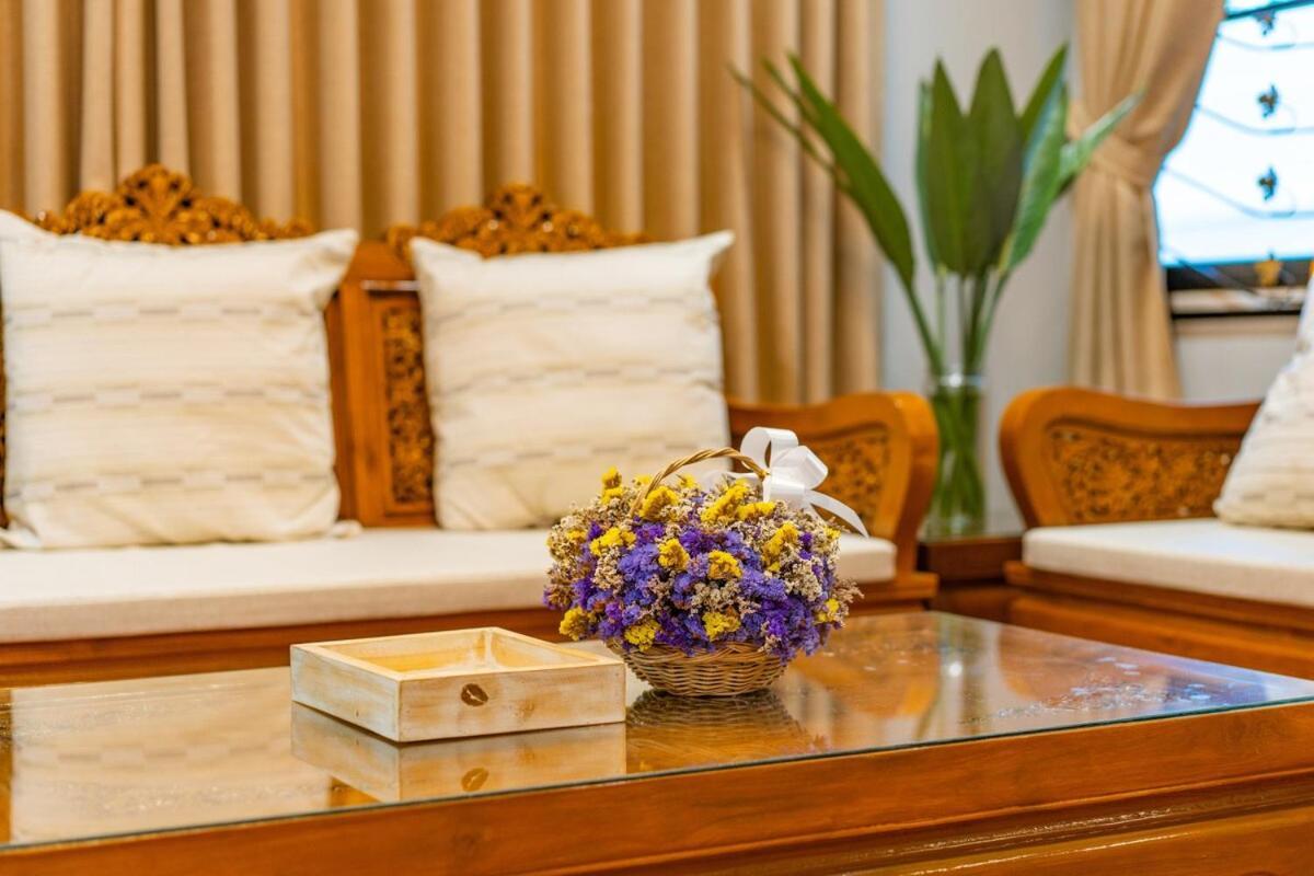 Standalone 3 Bedroom 160 Sqm With Huge Front And Back Yard, Next To The Internet-famous Park In The Ancient Apartamento *