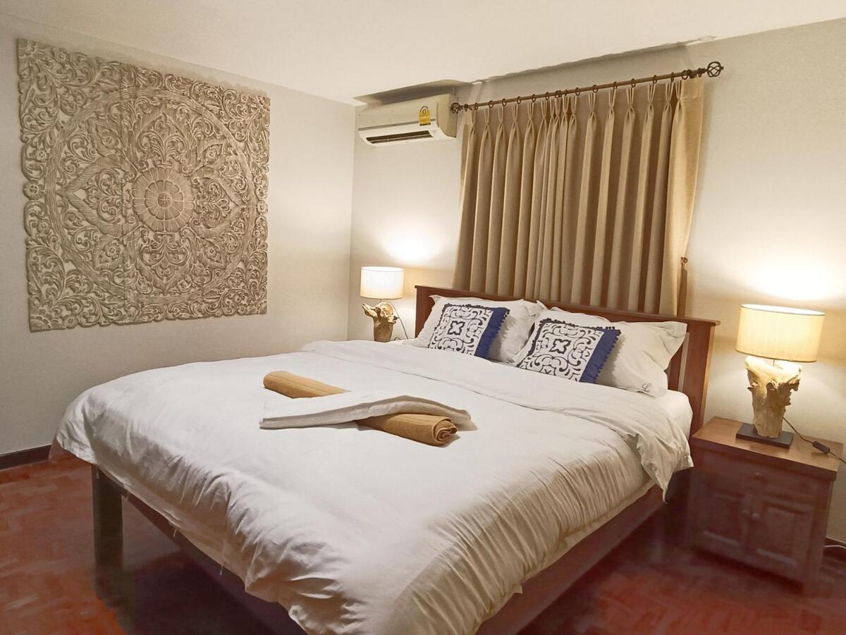 Standalone 3 Bedroom 160 Sqm With Huge Front And Back Yard, Next To The Internet-famous Park In The Ancient Apartamento Chiang Mai