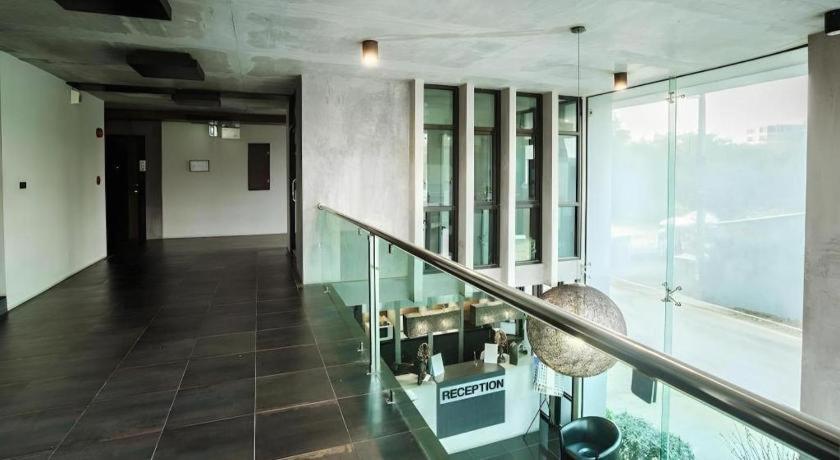 B2 Black Business And Budget Hotel