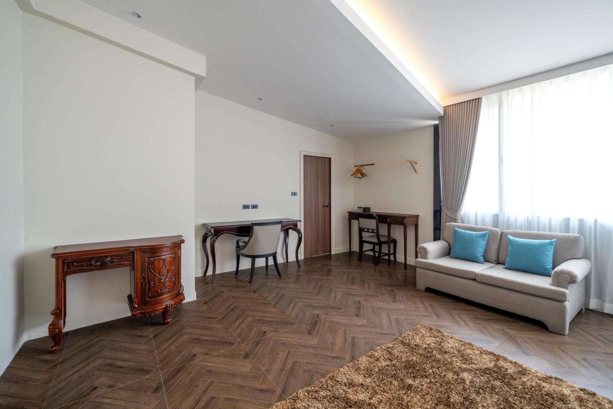 Sclass Penthouse Changmoi Road Center Old Apartment *