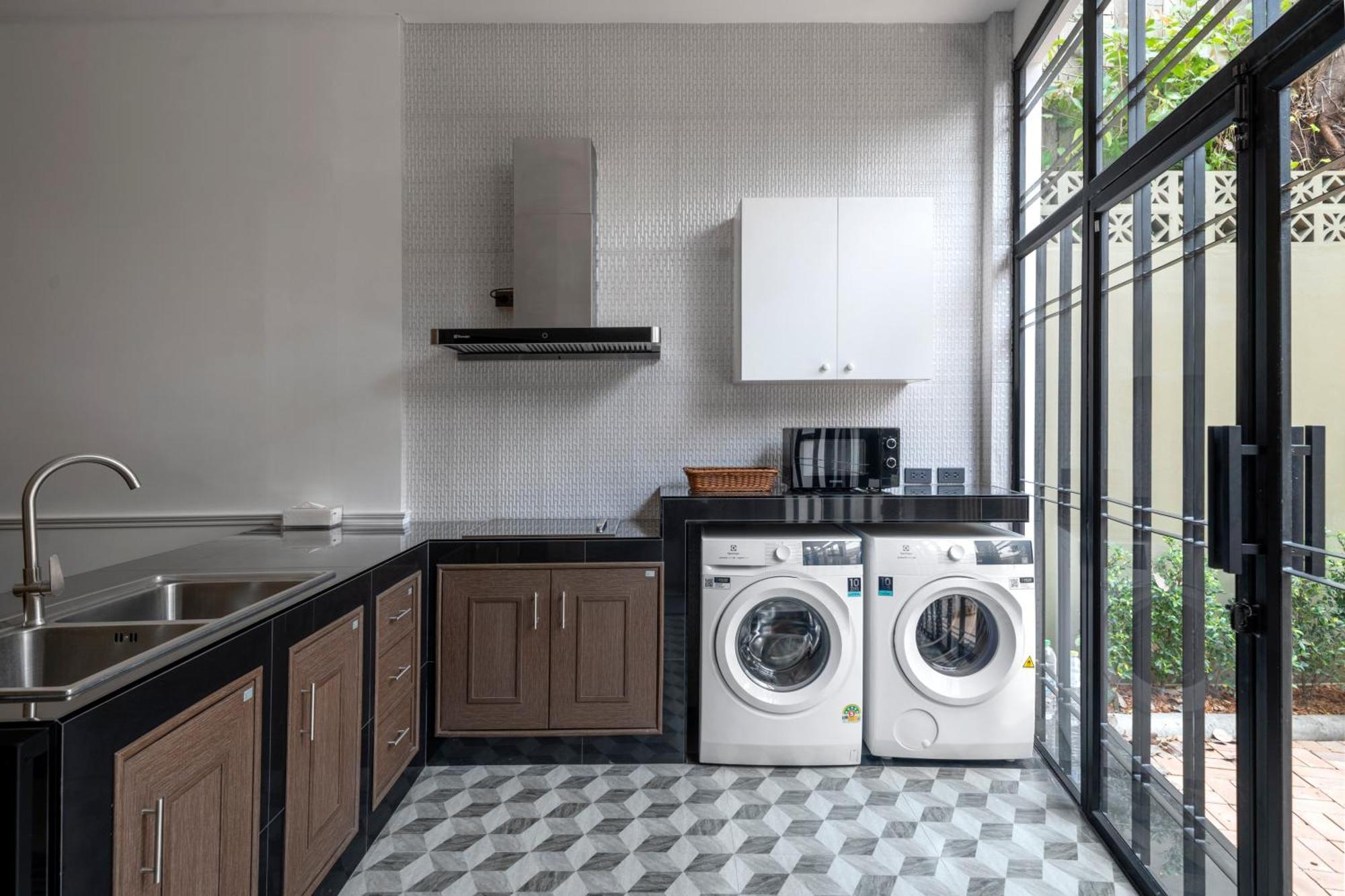 Sclass Penthouse Changmoi Road Center Old Apartment