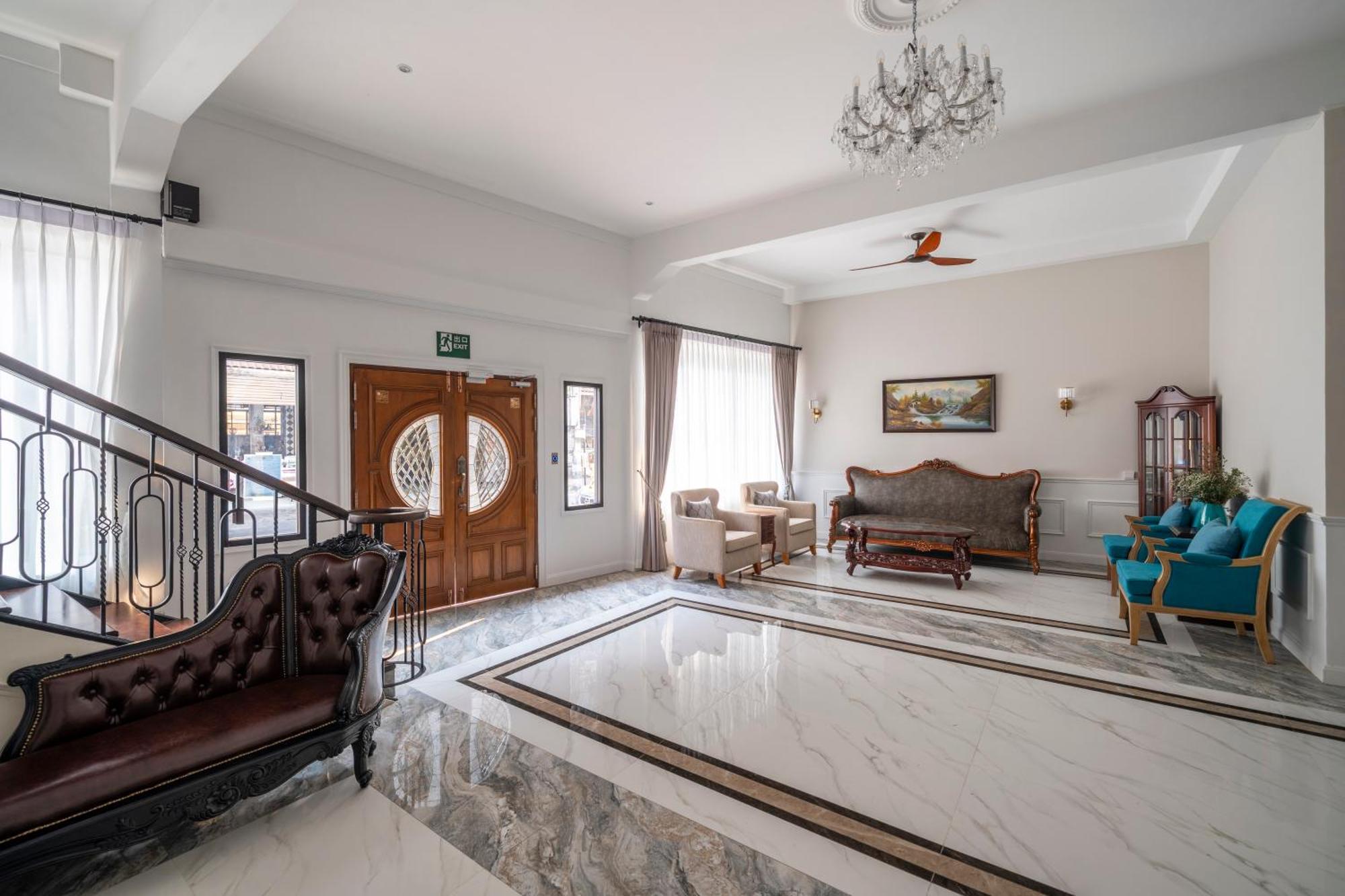Sclass Penthouse Changmoi Road Center Old Apartment