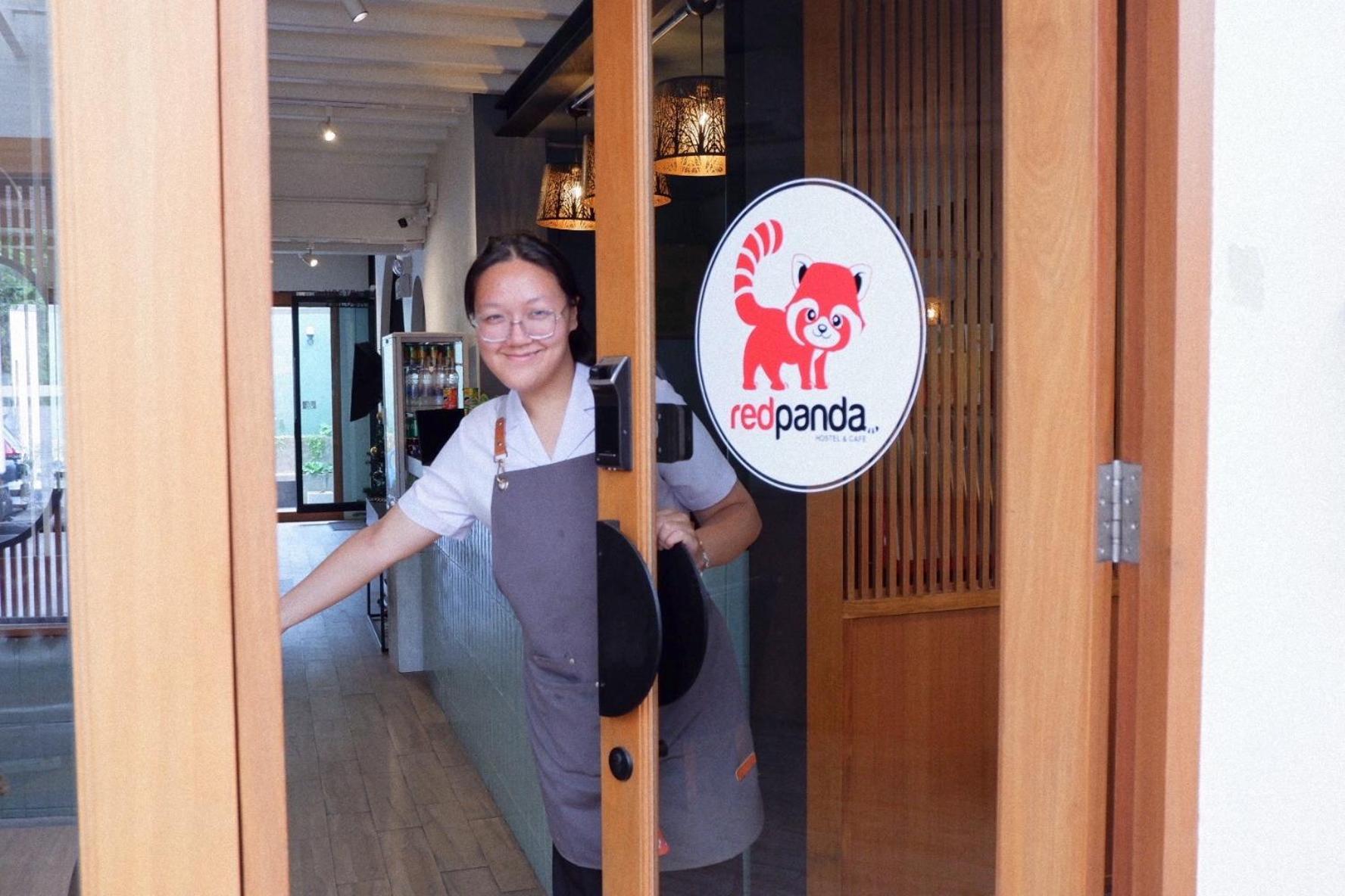 Redpanda & Cafe Asrama Chiang Mai