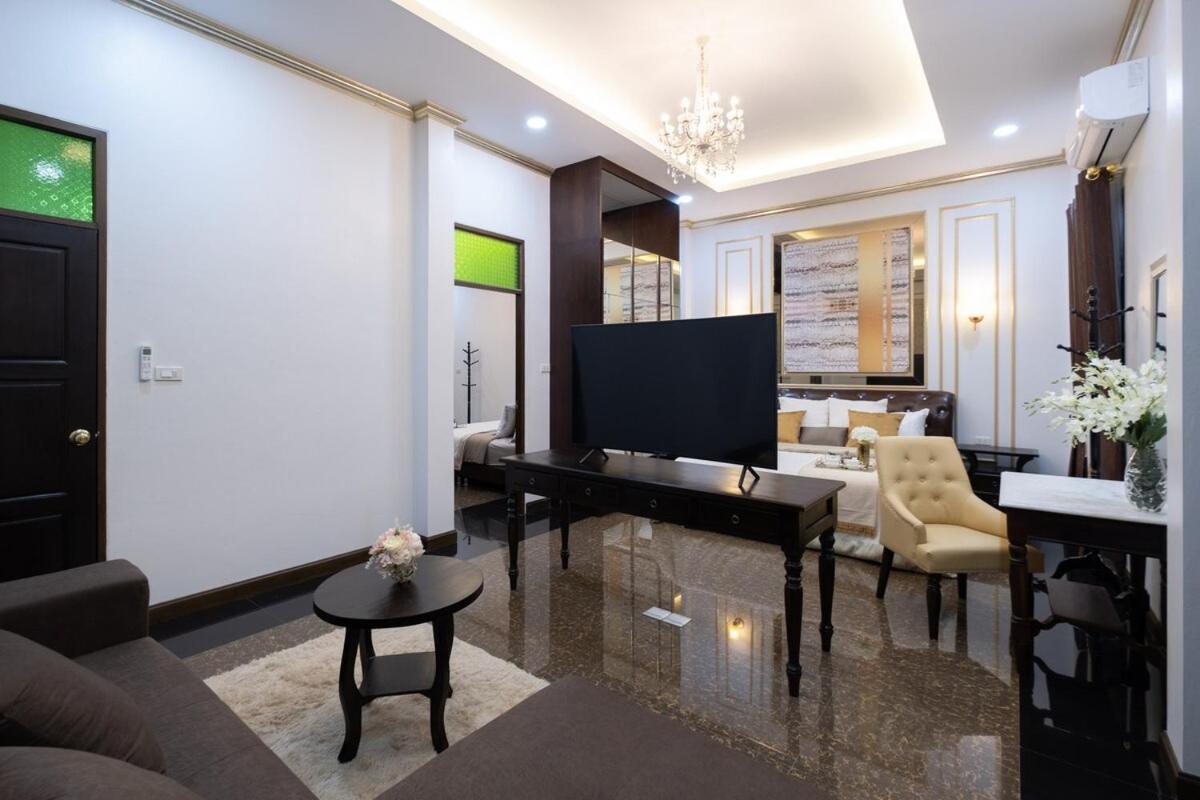 Morden Lanna Style Grand Pool Villa Chiang Mai