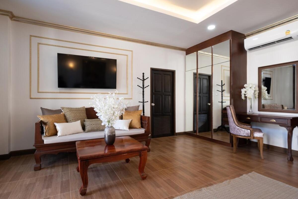 Villa Morden Lanna Style Grand Pool Chiang Mai
