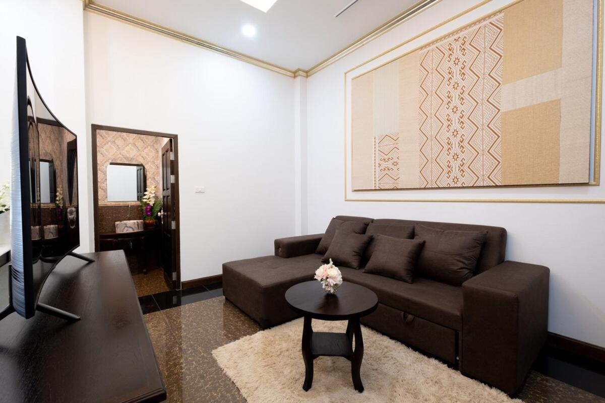 Morden Lanna Style Grand Pool Villa Chiang Mai