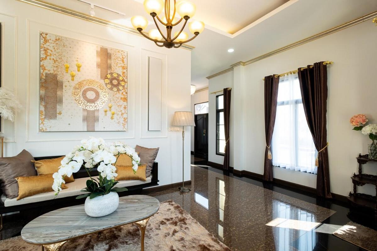 Villa Morden Lanna Style Grand Pool *