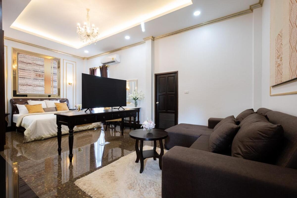 Villa Morden Lanna Style Grand Pool