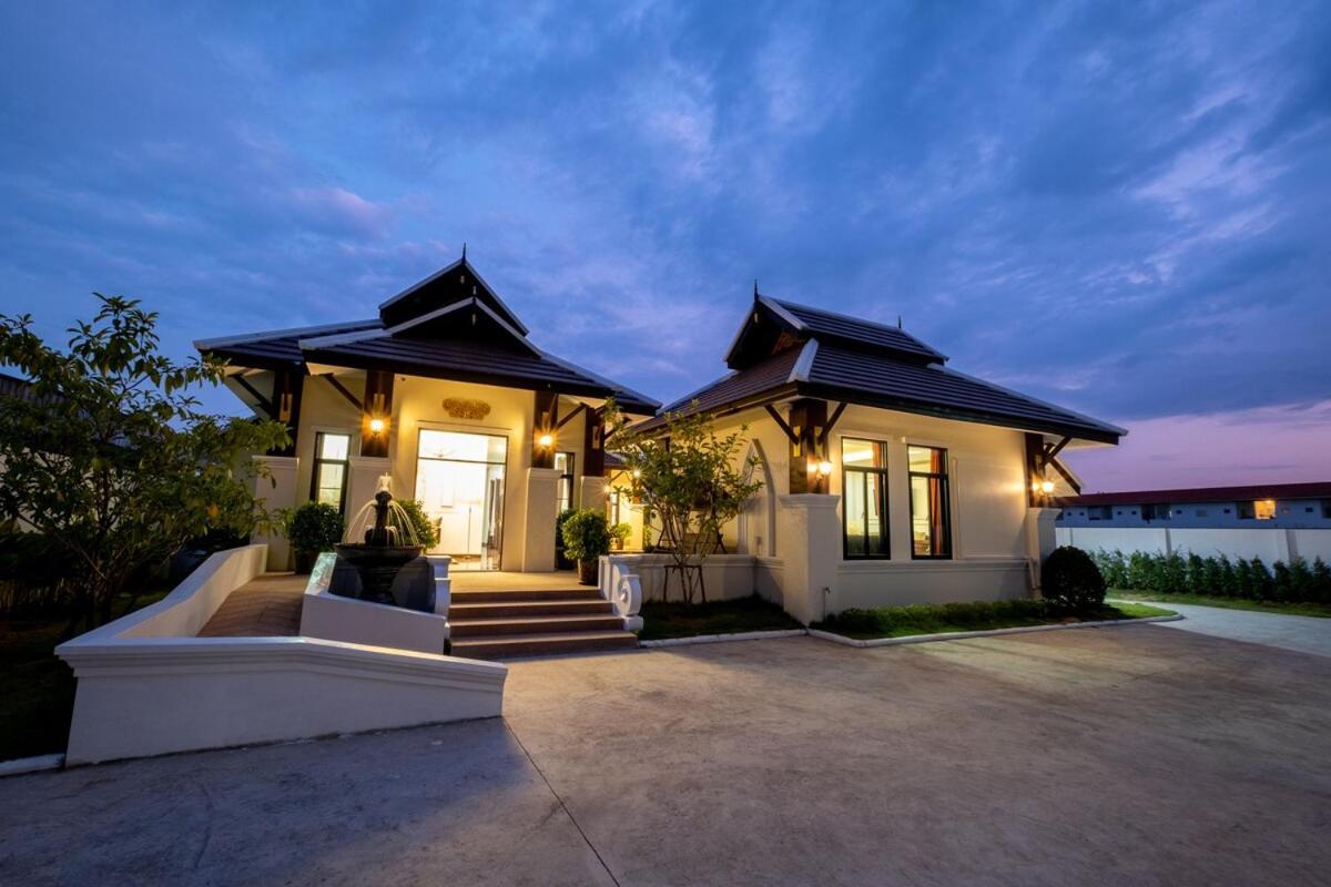 Morden Lanna Style Grand Pool Villa *