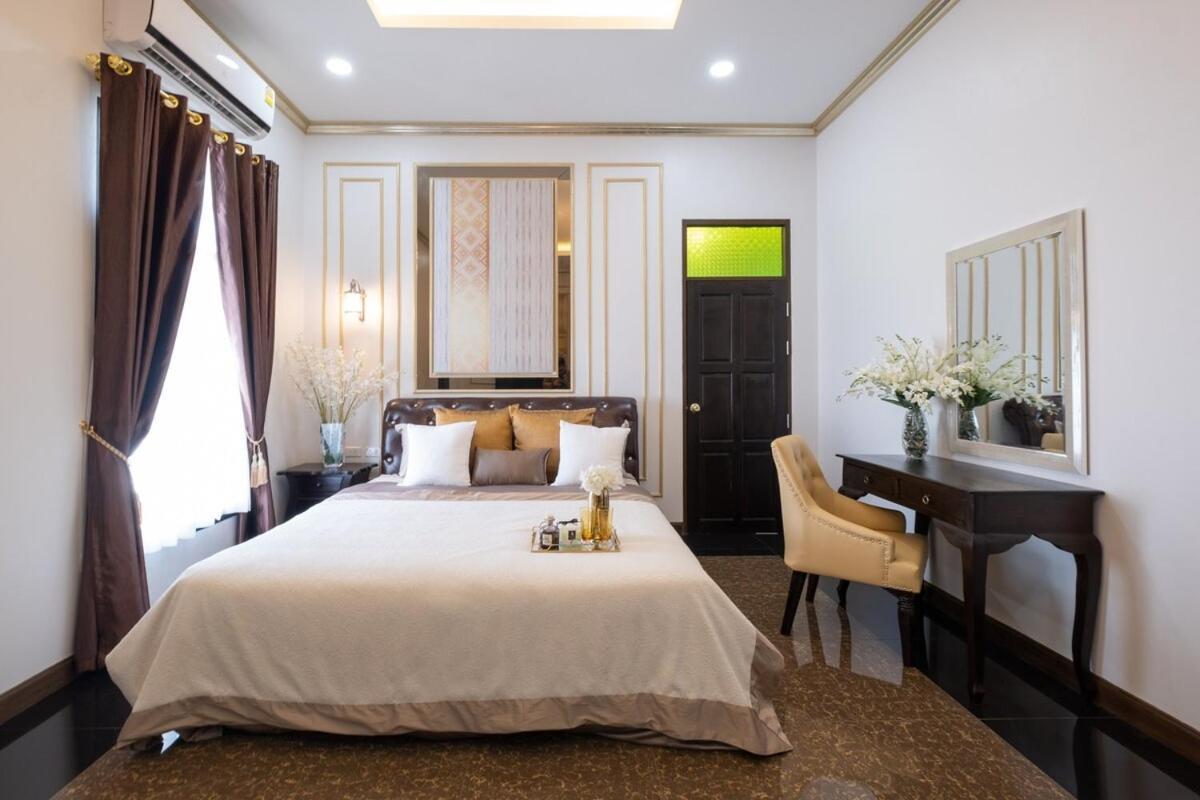 Villa Morden Lanna Style Grand Pool *