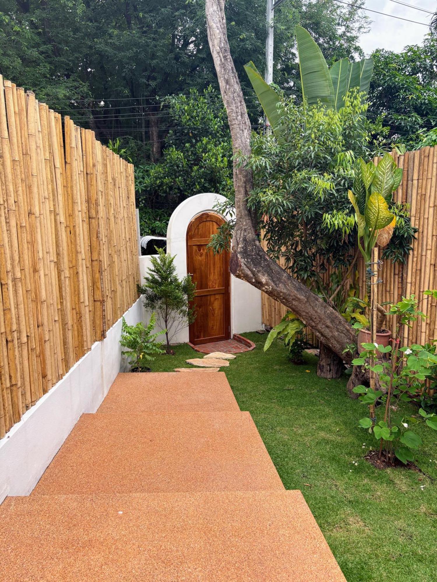Opulent Private Pool In Art District Bed & Breakfast Chiang Mai