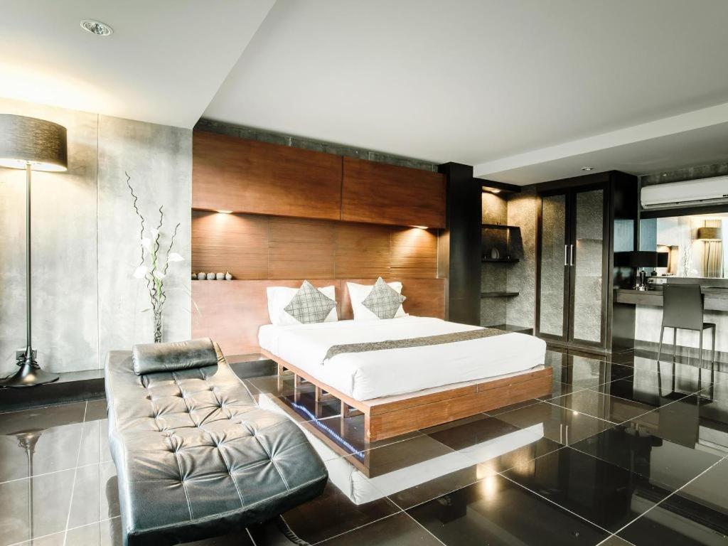 Hotel B2 Black Business And Budget