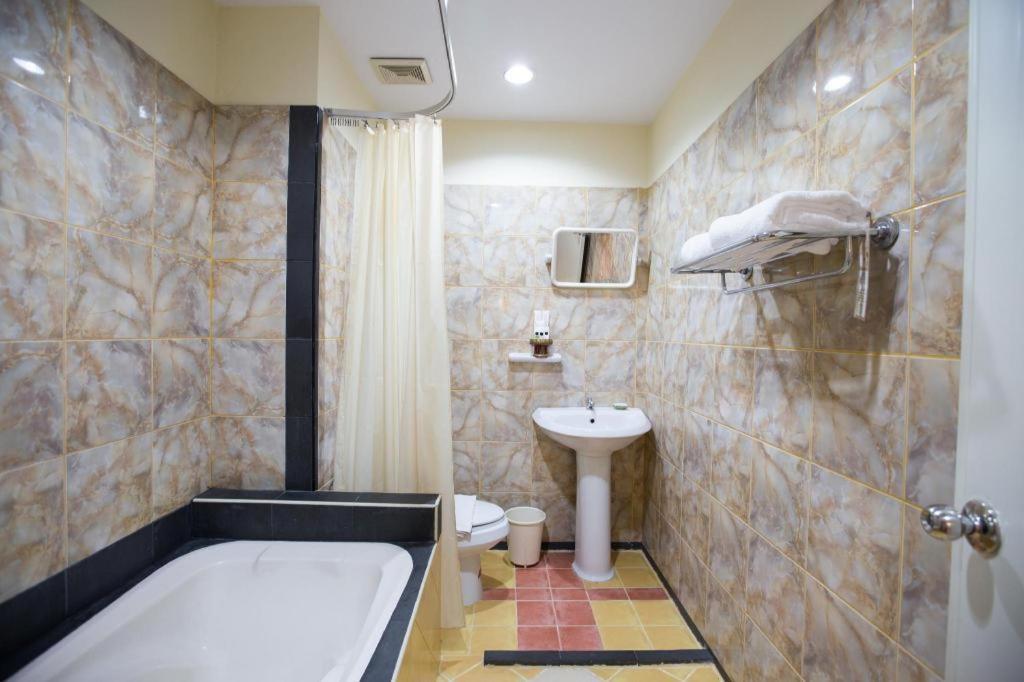 Night Bazaar Place Hotel Chiang Mai