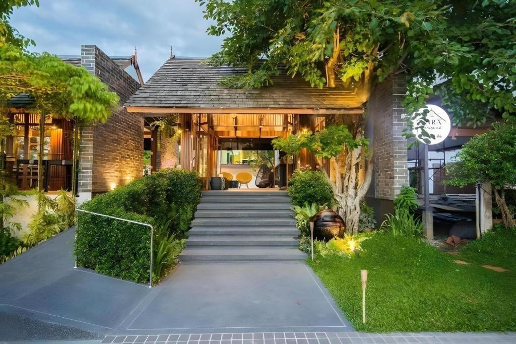 Mira & 4* Chiang Mai