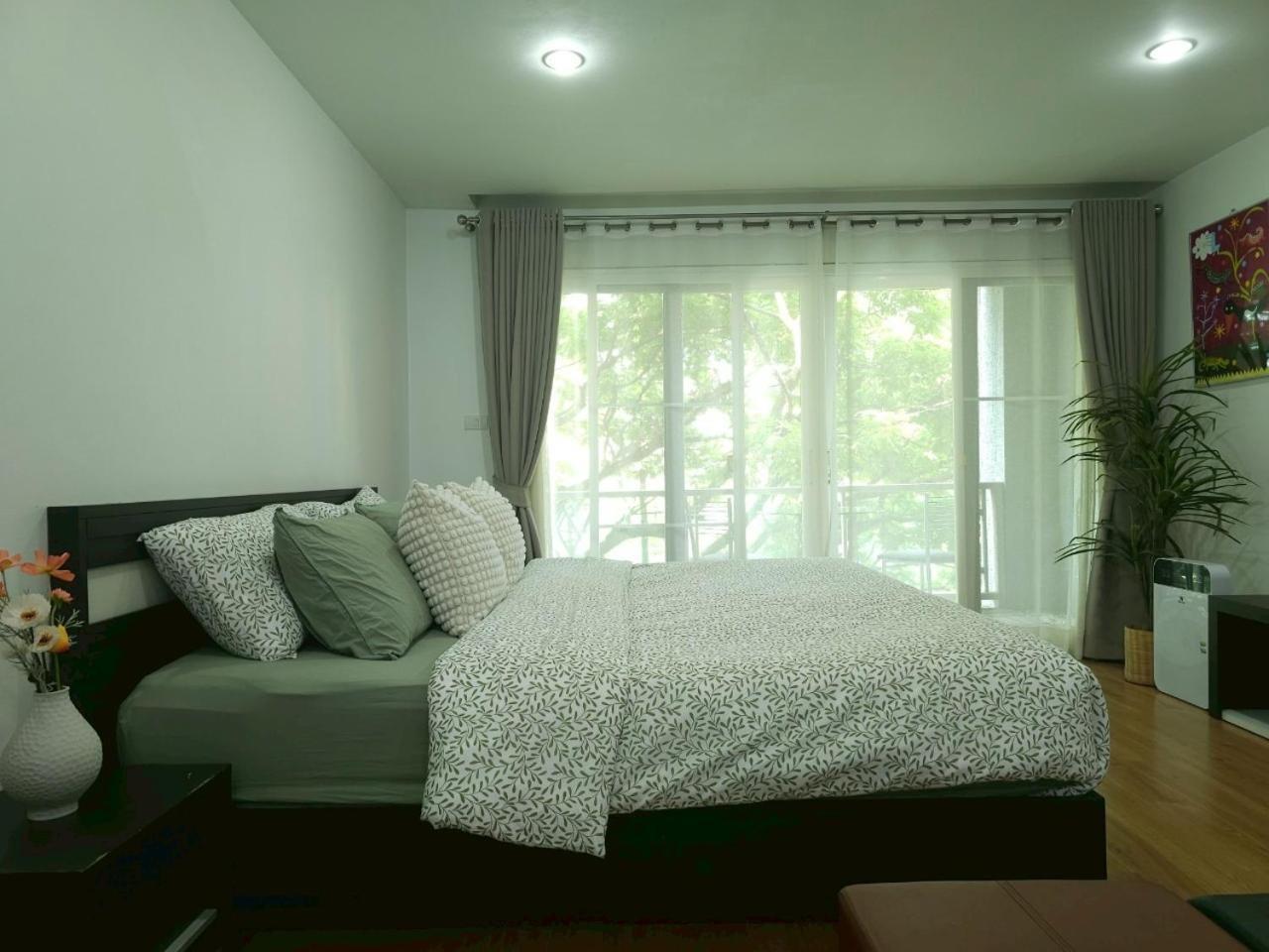 Modern Style 1br / Large Balcony At Nimman Chiang Mai