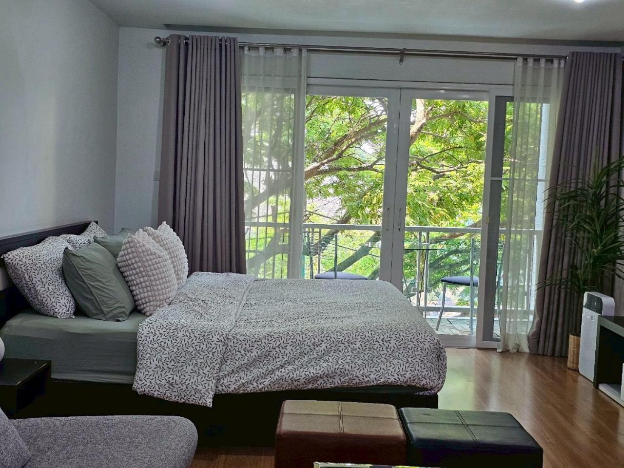 Modern Style 1br / Large Balcony At Nimman Apartment