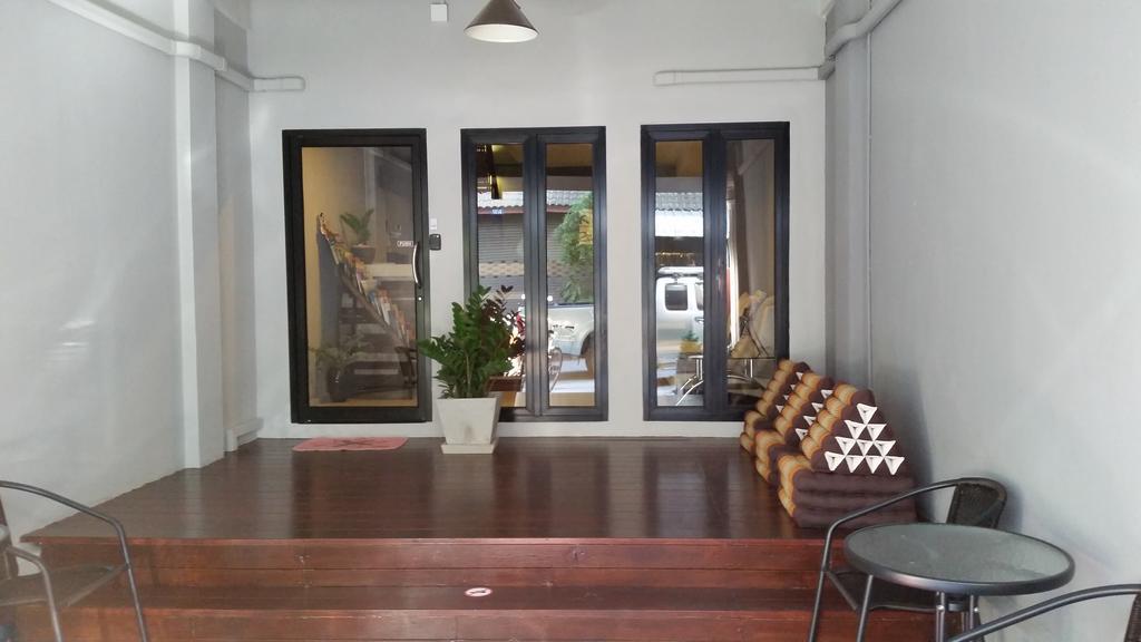Eden Walking Street Hostel *