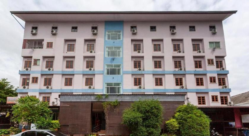 Oyo 75356 Thipsiri Hotel