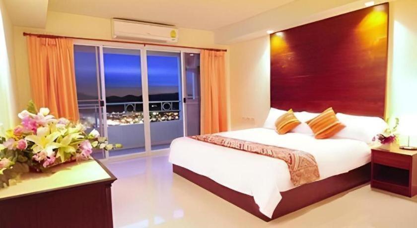 Grand Living Hotel 2*