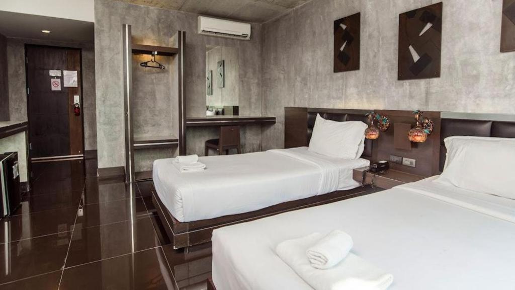 B2 Black Business And Budget Chiang Mai