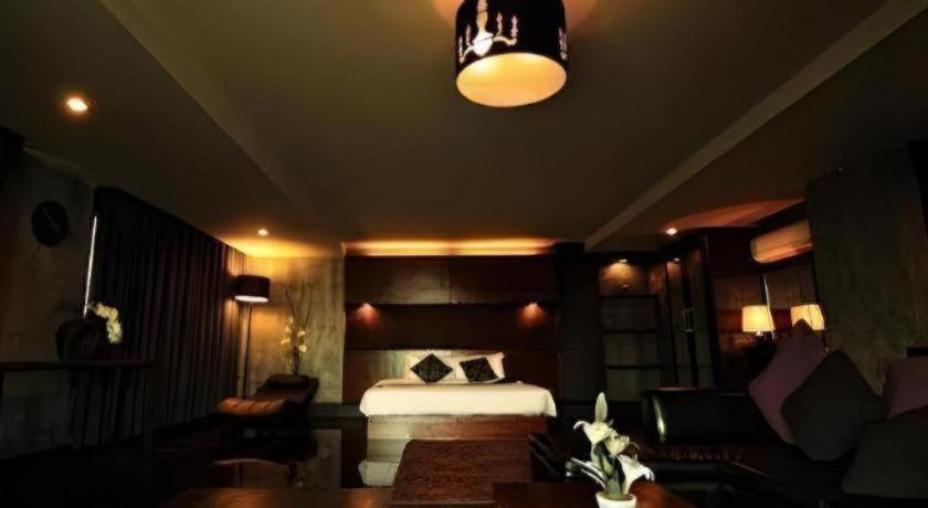 B2 Black Business And Budget Hotel 3*