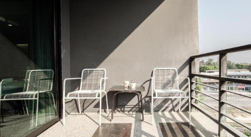 B2 Black Business And Budget Chiang Mai