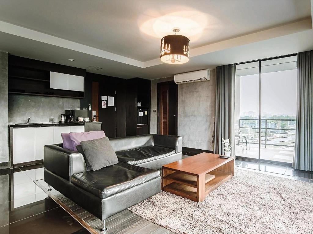 Hotel B2 Black Business And Budget