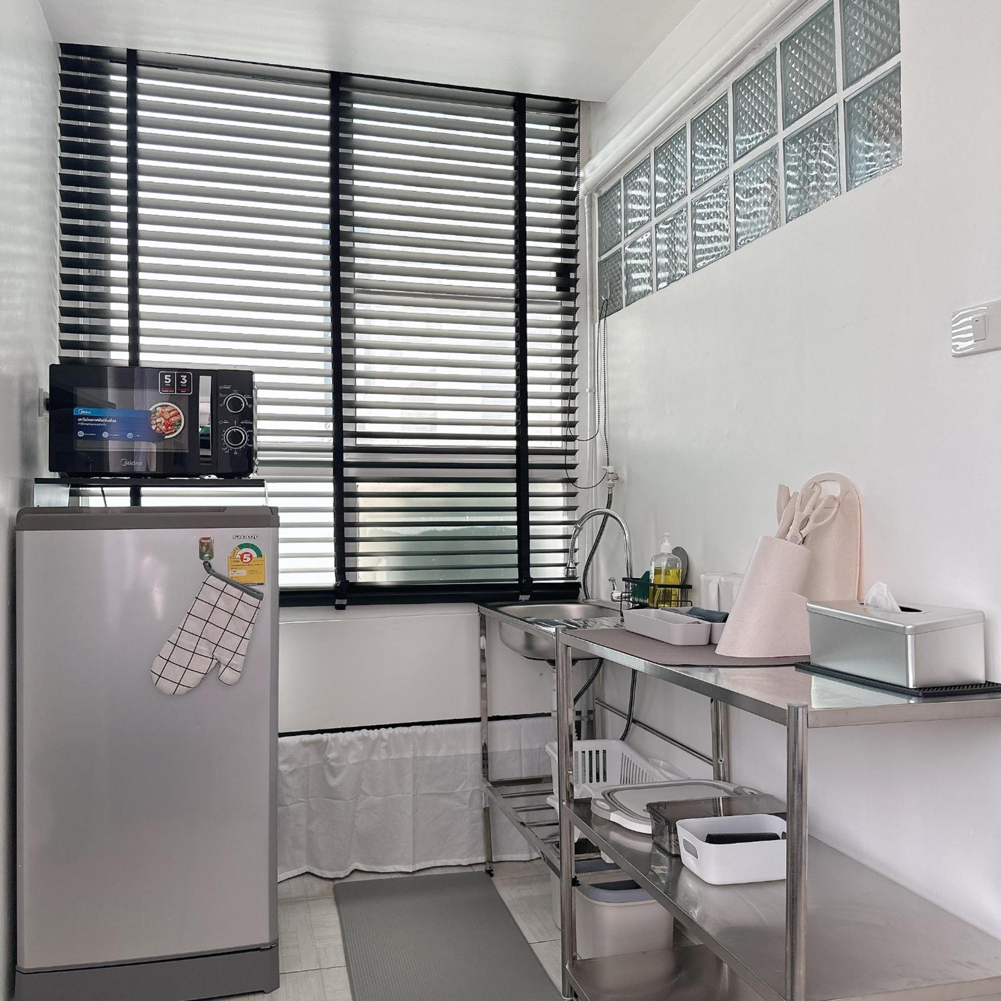White & Black Cozy Heart Of Nimman Apartment