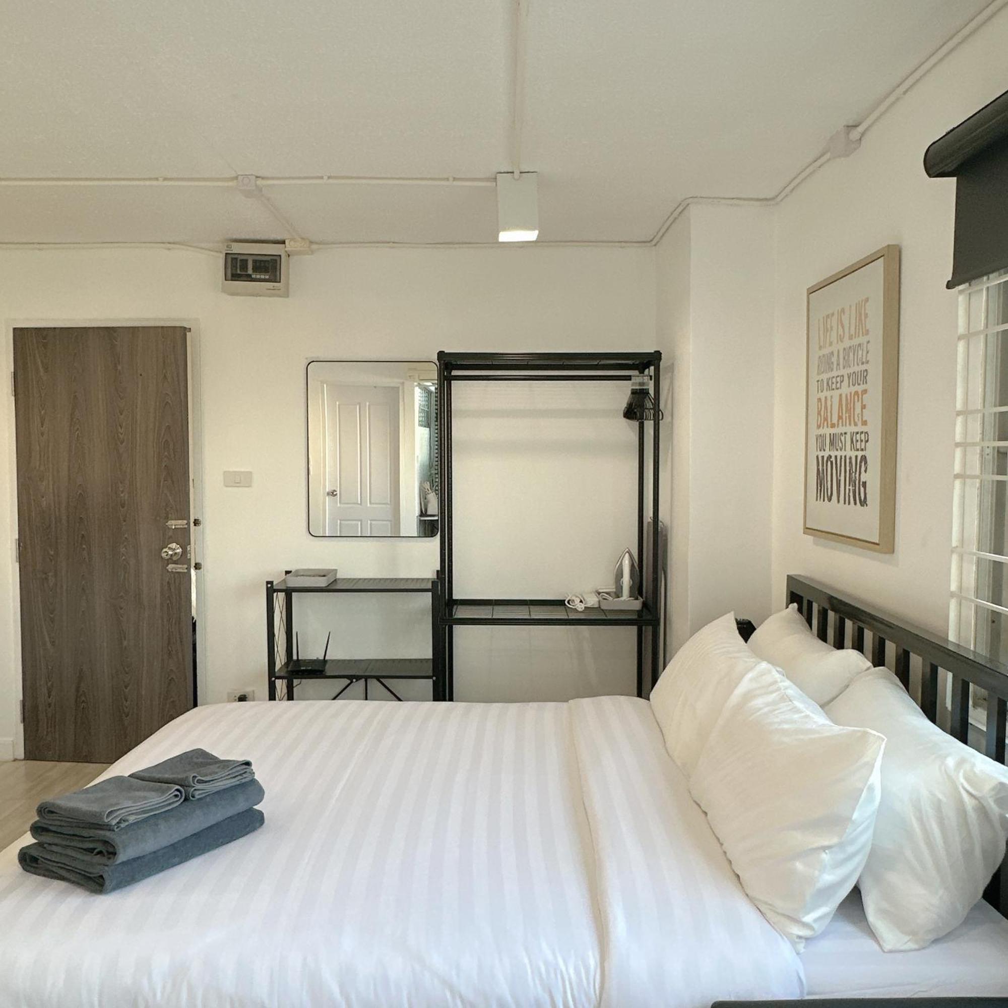 Apartment White & Black Cozy Heart Of Nimman *