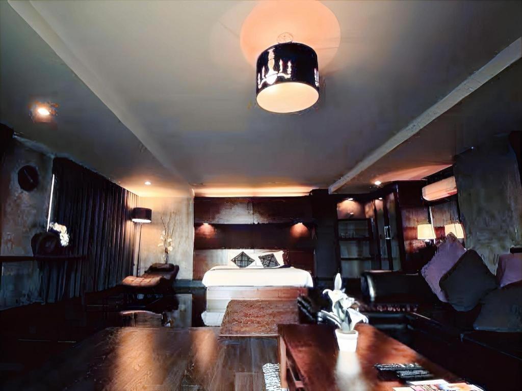 B2 Black Business And Budget Chiang Mai