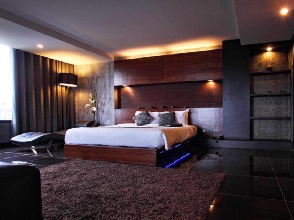 B2 Black Business And Budget Chiang Mai