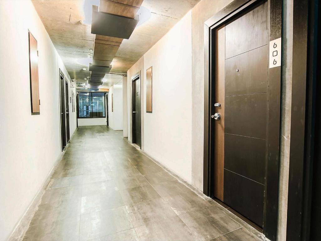 Hotel B2 Black Business And Budget