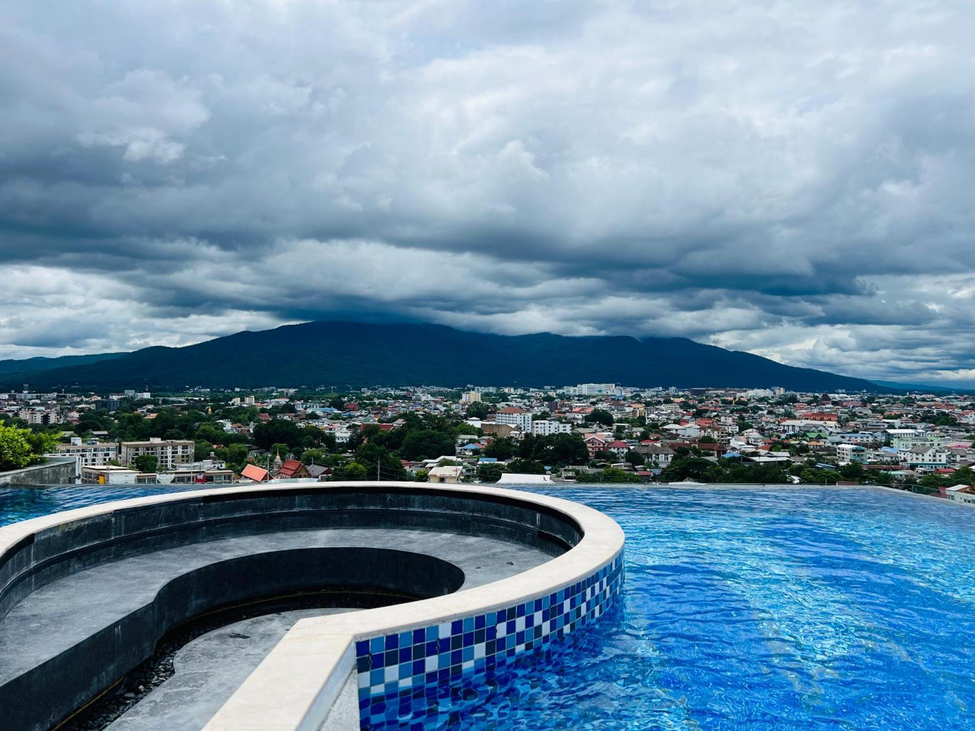 Astra Sky River Luxury 2bedroom Family With Infinity Pool, Near Old Town Apartment *