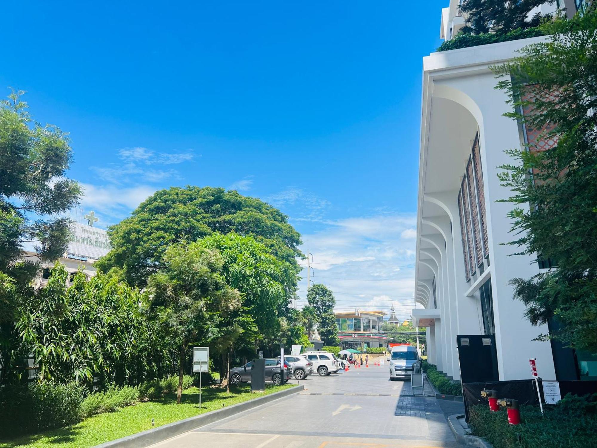 Astra Sky River Luxury 2bedroom Family With Infinity Pool, Near Old Town * Chiang Mai