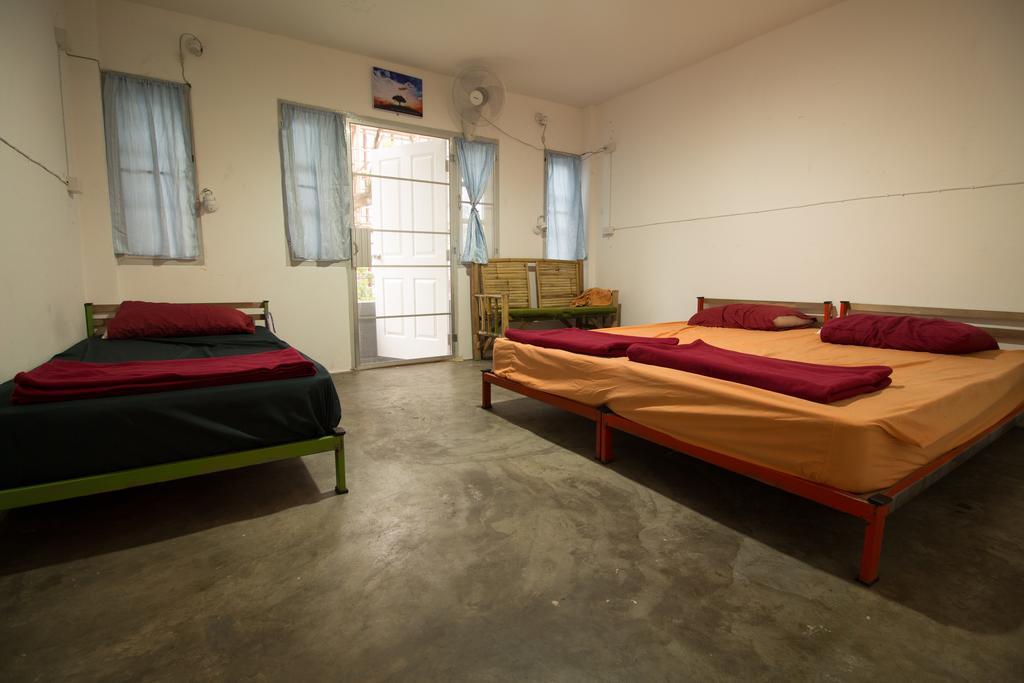 Hug Chang House Hostel *