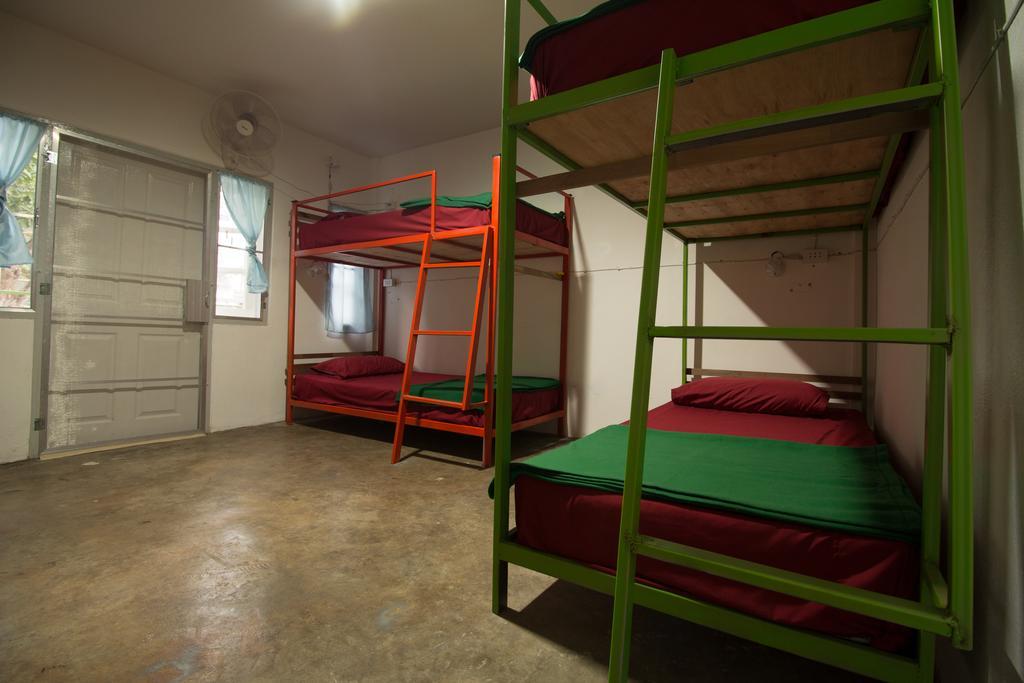 Hug Chang House Hostel *