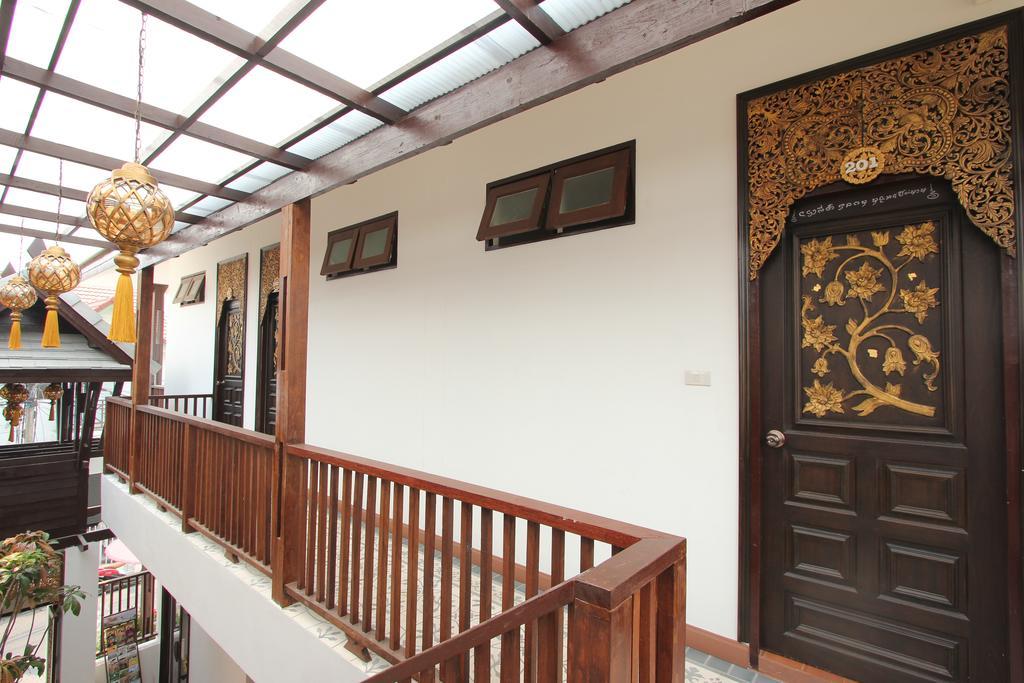 Guest house Ratchiangsaen Flora House Chiang Mai
